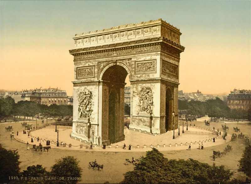 Arc de Triomphe illusion